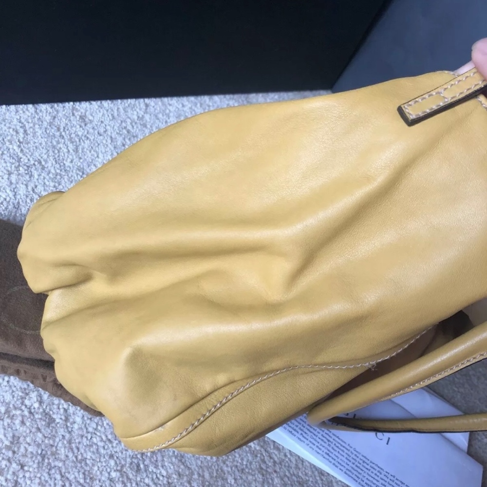 Genuine Large Gucci Leather Shoulder Bag - Picture 4 of 8